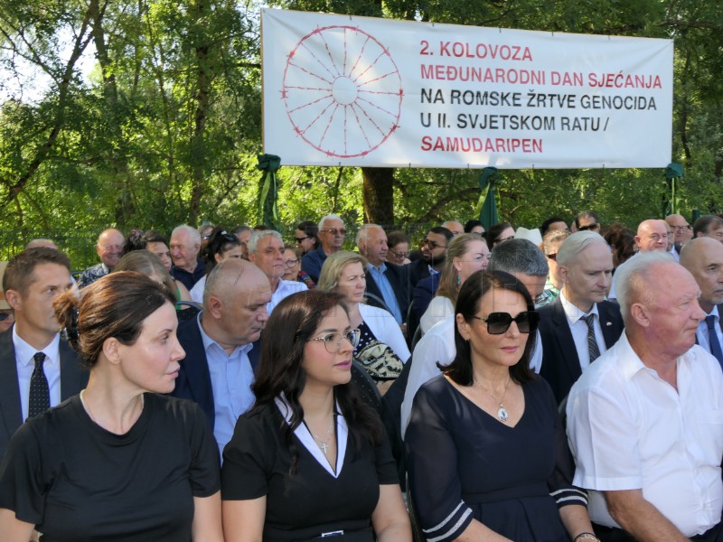 U Uštici obilježen Međunarodni dan sjećanja na romske žrtve genocida