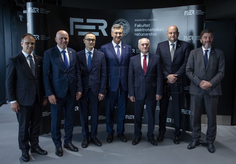 Predsjednik Vlade Plenković na otvorenju obnovljenih zgrada FER-a