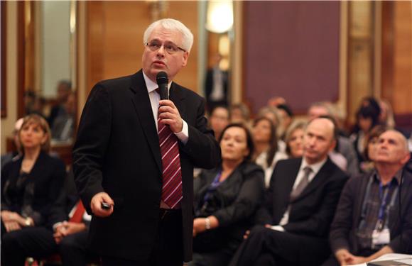 Josipović: Ustav trebalo prije promijeniti                                                                                                                                                                                                      