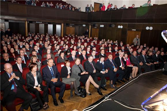 U Petrinji obilježen Dan UN-a; nazočio i predsjednik Josipović                                                                                                                                                                                  