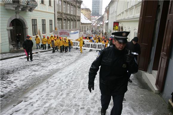 Radnici Tvornice ulja Čepin prosvjeduju u Zagrebu                                                                                                                                                                                               