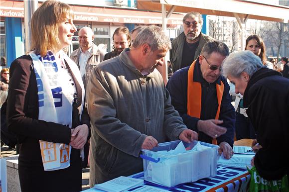 Lesar u Karlovcu  - uza štand pastir i ovca                                                                                                                                                                                                     