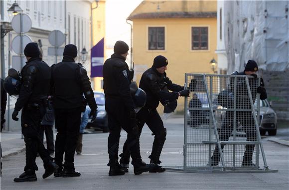 Tisuću policajaca zbog "događaja visokog rizika"                                                                                                                                                                                                