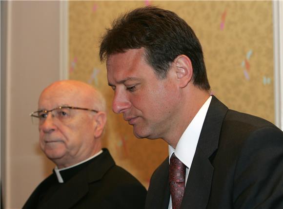 Mons. Srakić pozvao vjernike na susret s Papom (šira)                                                                                                                                                                                           