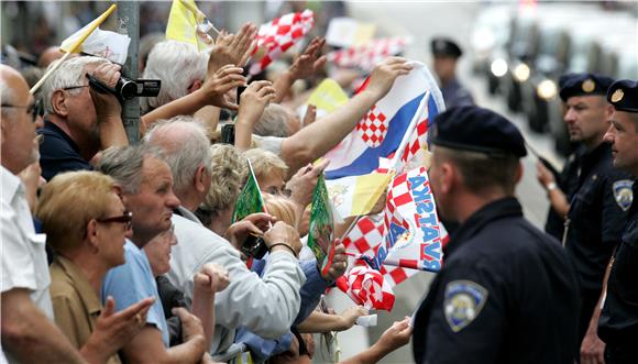 Papa Benedikt XVI. stigao u Hrvatsku                                                                                                                                                                                                            