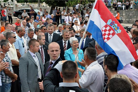 Premijerka otkrila spomenik poginulim braniteljima                                                                                                                                                                                              