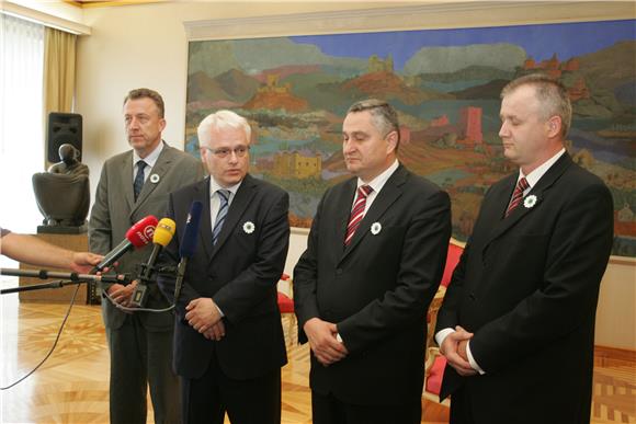 Josipović 11. srpnja u Srebrenici                                                                                                                                                                                                               