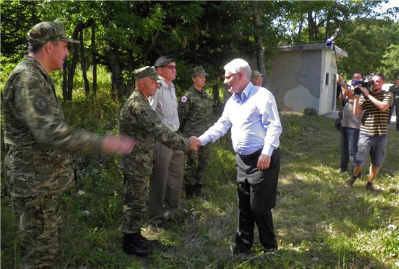 Josipović pozvao vladu da se pobrine za vojne objekte                                                                                                                                                                                           