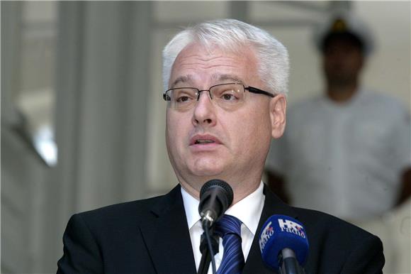 Josipović: ne uvlačite političare u tekuće kaznene postupke                                                                                                                                                                                     