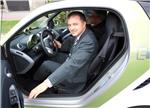 Njemački i francuski veleposlanik u vožnji e-automobilom Zagrebom                                                                                                                                                                               