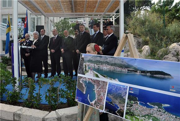 Izgradnju novog lukobrana u Makarskoj označila premijerka Kosor                                                                                                                                                                                 