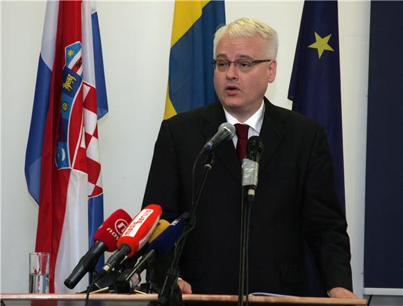 Josipović ne komentira politički trenutak istrage protiv HDZ-a                                                                                                                                                                                  