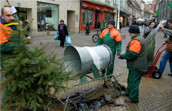 Zagreb: humanitarna prodaja božićnih drvaca                                                                                                                                                                                                     