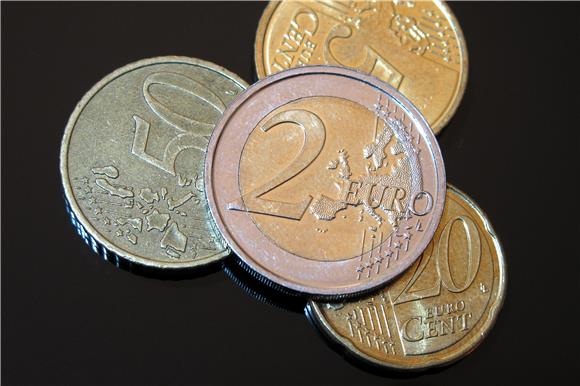 Euro pao ispod 1,27 dolara, prvi put od rujna 2010.                                                                                                                                                                                             