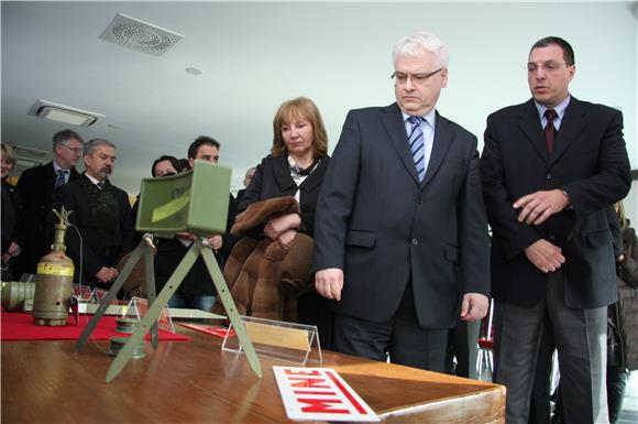 Josipović na predstavljanju programa zaštite od minske opasnosti                                                                                                                                                                                