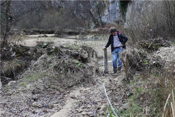 Devastacija sedrenih barijera u NP Plitvička jezera                                                                                                                                                                                             