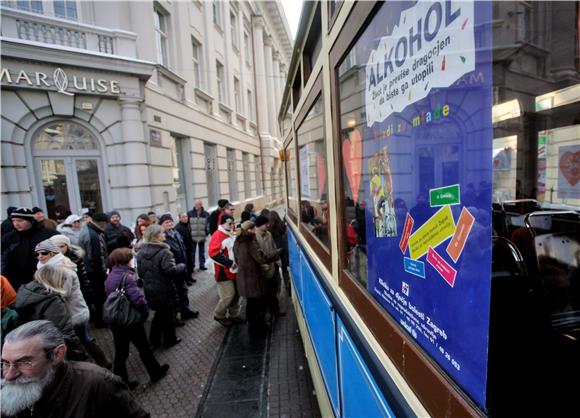 "Trijezni tramvaj zvan čežnja - ljubav" u borbi protiv alkoholizma                                                                                                                                                                              