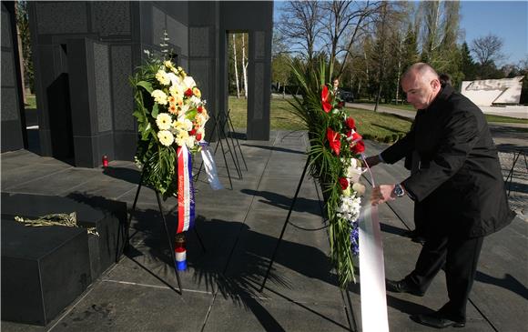 Predsjednik Sabora Šprem položio vijenac za zatočene i nestale                                                                                                                                                                                  