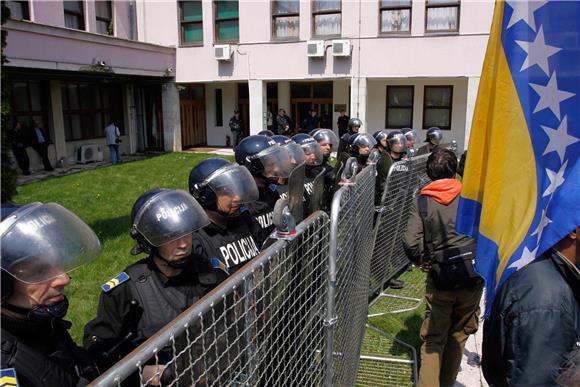 Policija u BiH će štrajkati ako se smanje plaće                                                                                                                                                                                                 