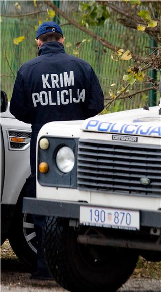 U Kravljaku u dvorištu pronađen mrtav muškarac, a u kući ozlijeđeni                                                                                                                                                                             