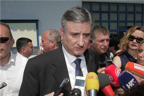 Karamarko: Hrvati u EU s punim imenom i prezimenom                                                                                                                                                                                              