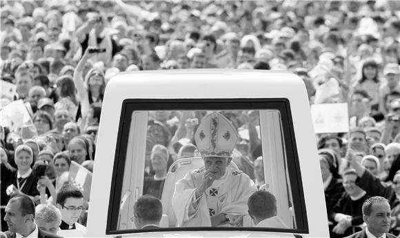 Otvorena izložba "Hrvatska novinska fotografija"- fotoreporter Hine dvostruko nagrađen                                                                                                                                                          