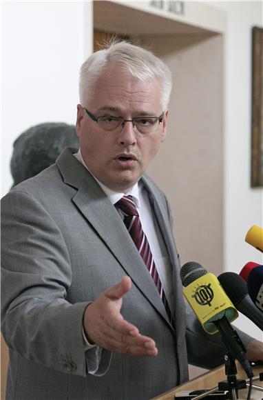 Josipović:  bezrezervno poštivati sve žrtve totalitarnih i autoritarnih poredaka                                                                                                                                                                