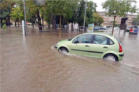 Jako nevrijeme zahvatilo Zadar, poplavljeni objekti                                                                                                                                                                                             