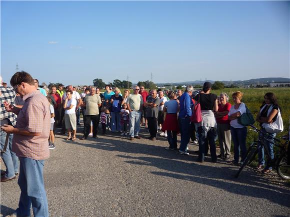 Prosvjed kod ilegalnog odlagališta otpada u Brezju                                                                                                                                                                                              