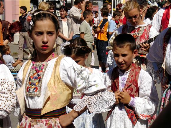 Na Dječjim vinkovačkim jesenima 2500 djece u nošnjama                                                                                                                                                                                           