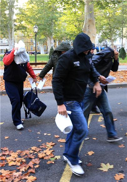 Policajcima istražni zatvor zbog odavanja podataka o nadzoru prometa                                                                                                                                                                            