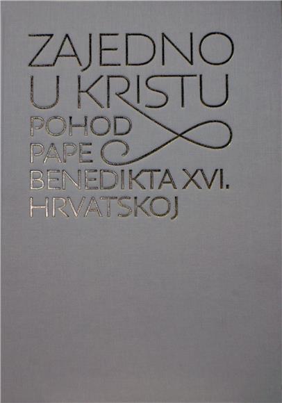 Predstavljena fotomonografija o pohodu Pape Hrvatskoj 2011.                                                                                                                                                                                     