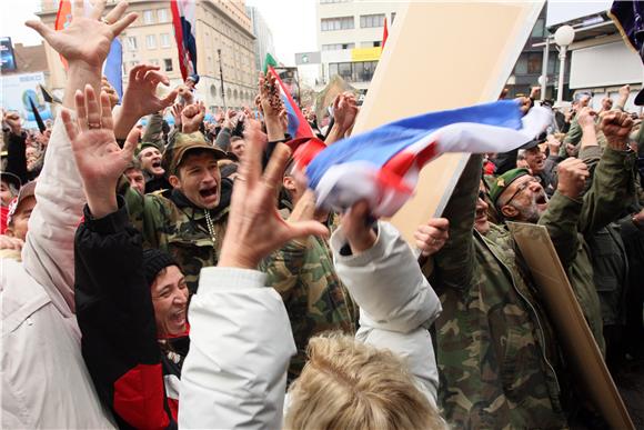 Oduševljenje na Trg bana Jelačića nakon oslobađajuće presude generalima                                                                                                                                                                         