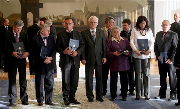 Josipović dodijelio odlikovanja građanima i branitejima                                                                                                                                                                                         