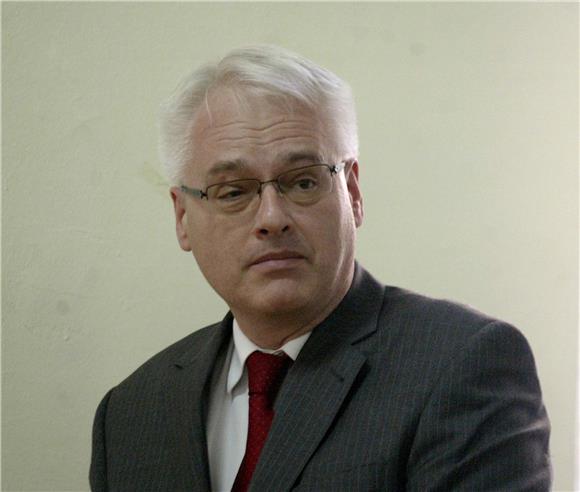 Josipović kaže da još vrijeme za susret s Nikolićem - RTV                                                                                                                                                                                       