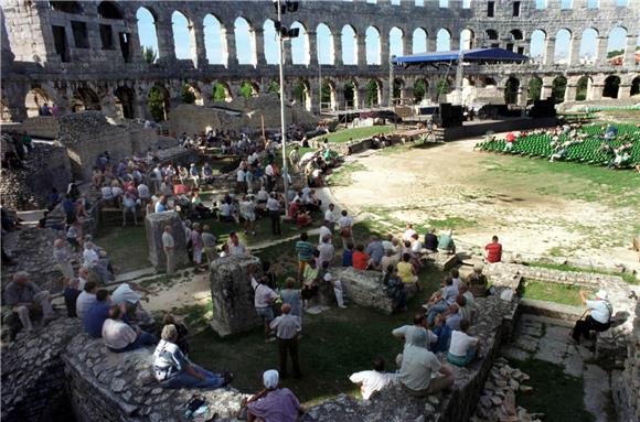Turisti u Areni                                                                                                                                                                                                                                 