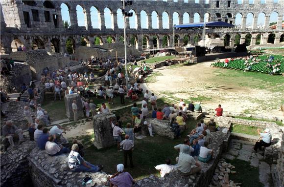 Turisti u Areni                                                                                                                                                                                                                                 