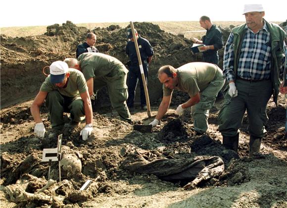 Počelo iskapanje masovne grobnice u Negoslavcima                                                                                                                                                                                                