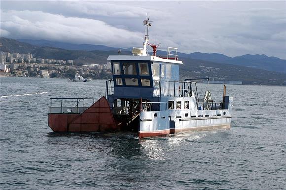 Sanacija mora na mjestu propuštanja goriva na potonulom brodu                                                                                                                                                                                   