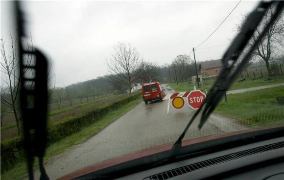 Naplavljena cesta Košutarica - Mlaka                                                                                                                                                                                                            