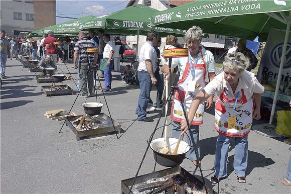 Prvenstvo Hrvatske u kuhanju lovačkog gulaša u kotliću za novinare                                                                                                                                                                              