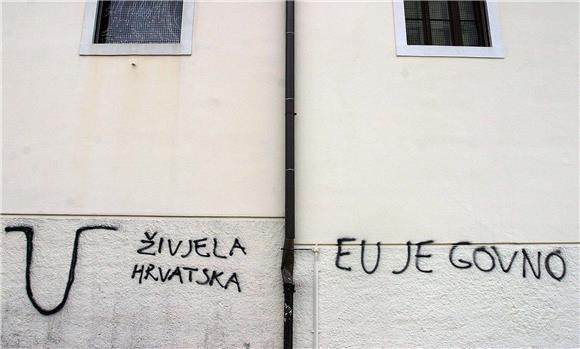 Grafiti podrške Anti Gotovini na pročelju svetišta Majke Božje na Trsatu                                                                                                                                                                        