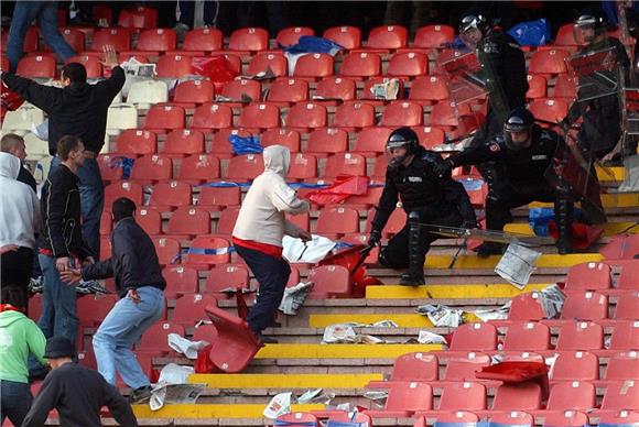 Navijački neredi na stadionu Crvene Zvezde                                                                                                                                                                                                      