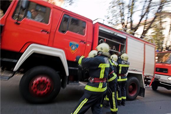 Požar stana i krovišta u središtu Zagreba                                                                                                                                                                                                       