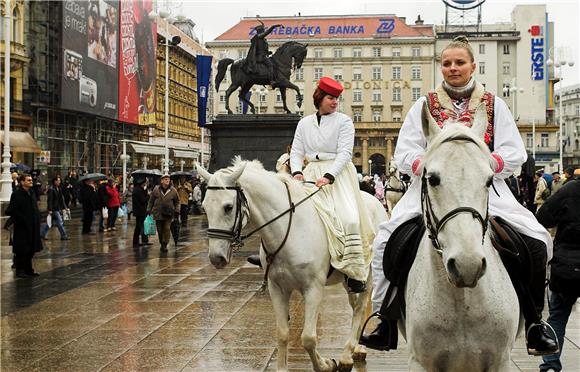 Fašnička povorka na zagrebačkom glavnom trgu                                                                                                                                                                                                    