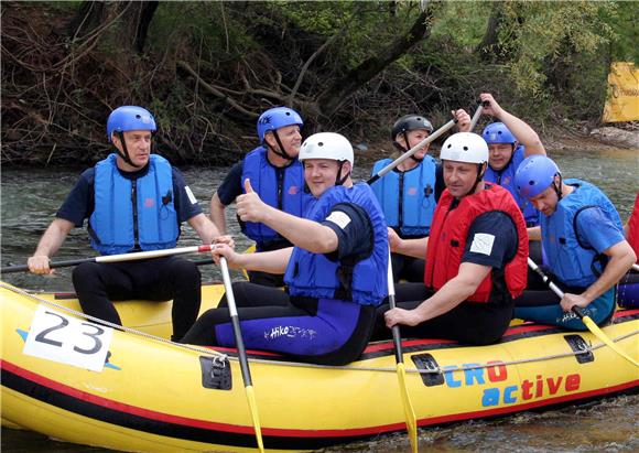 Ekipa Vlade RH sudjelovala na Prvoj hrvatskoj rafting-regati 'Zrmanja 2006.'                                                                                                                                                                    