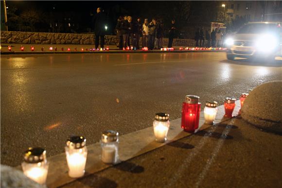 Vukovarska ulica u splitu okićena lampionima                                                                                                                                                                                                    