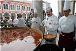 Tradicionalna podjela bakalara na splitskim Prokurativama                                                                                                                                                                                       