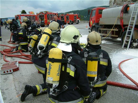 Zajednička vatrogasna vježba primorsko-goranskih i istarskih vatrogasaca                                                                                                                                                                        