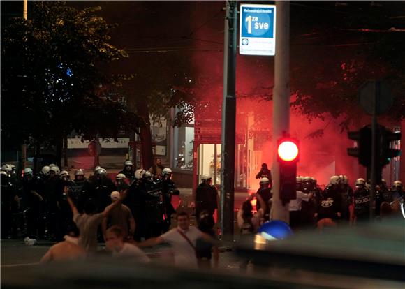 Beograd: sukobi policije i prosvjednika na kraju skupa                                                                                                                                                                                          